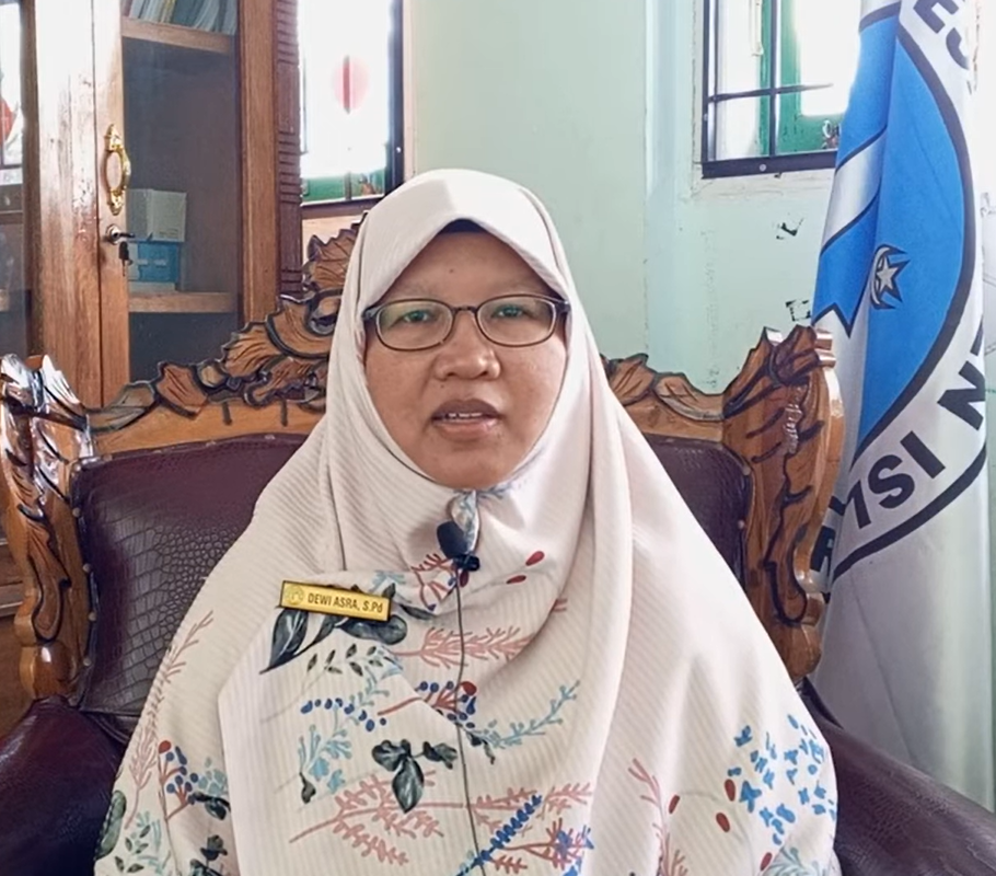 Dewi Asra, S.Pd, Gr
